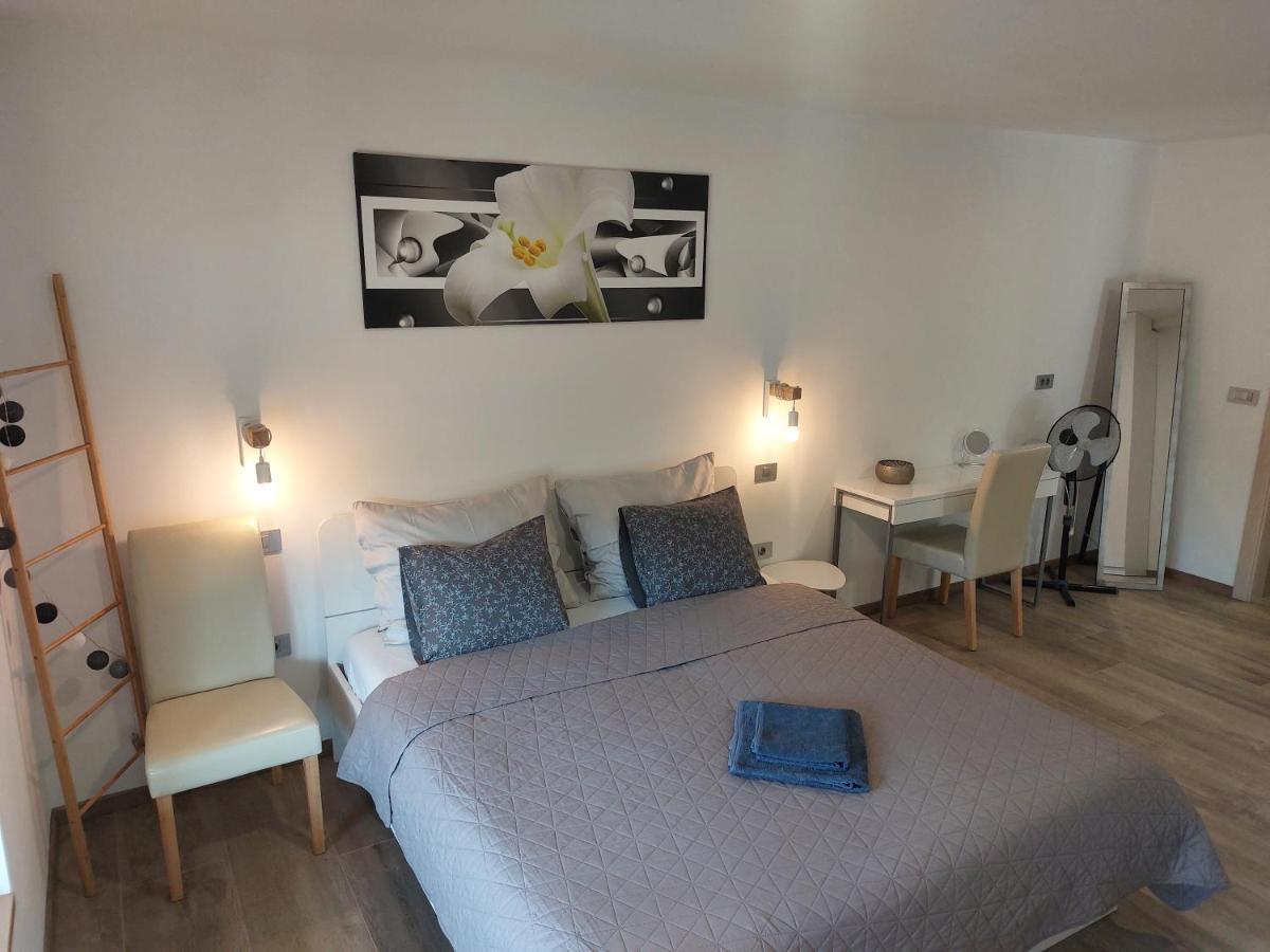 Apartment Cecil Izola Esterno foto